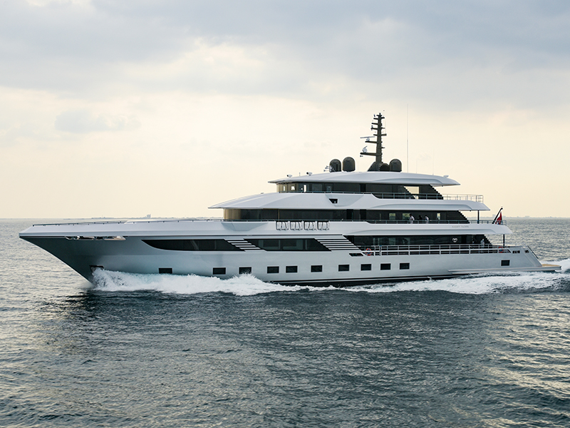 يخت الميغا "ماجستي 175" المصنوع بالكامل في الإمارات ينجح في تجربة الإبحار